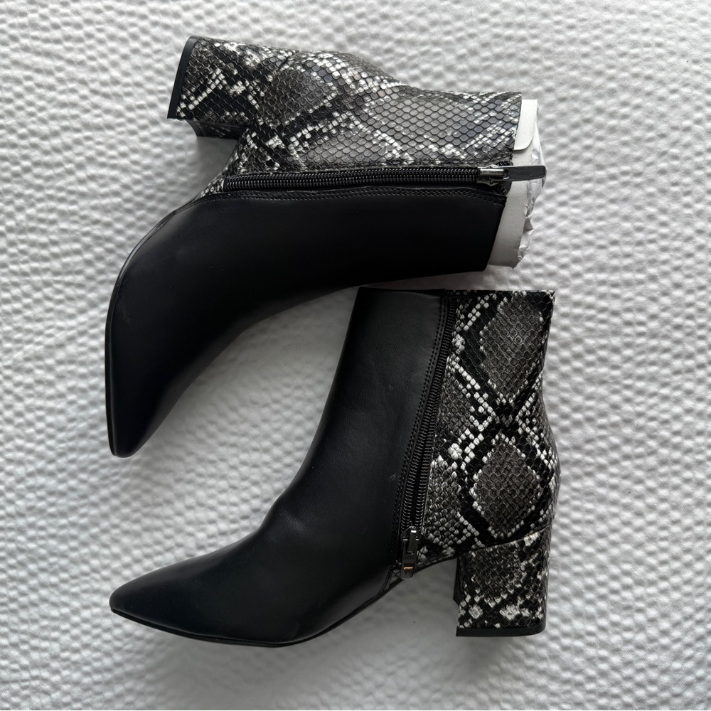 Nine West Iliora Snakeskin Ankle Boots black and white heel size 6 zippered